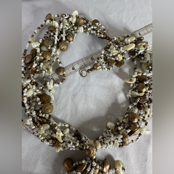 Older multi strand neutral tone beach vibe necklace - Picture 6 of 7